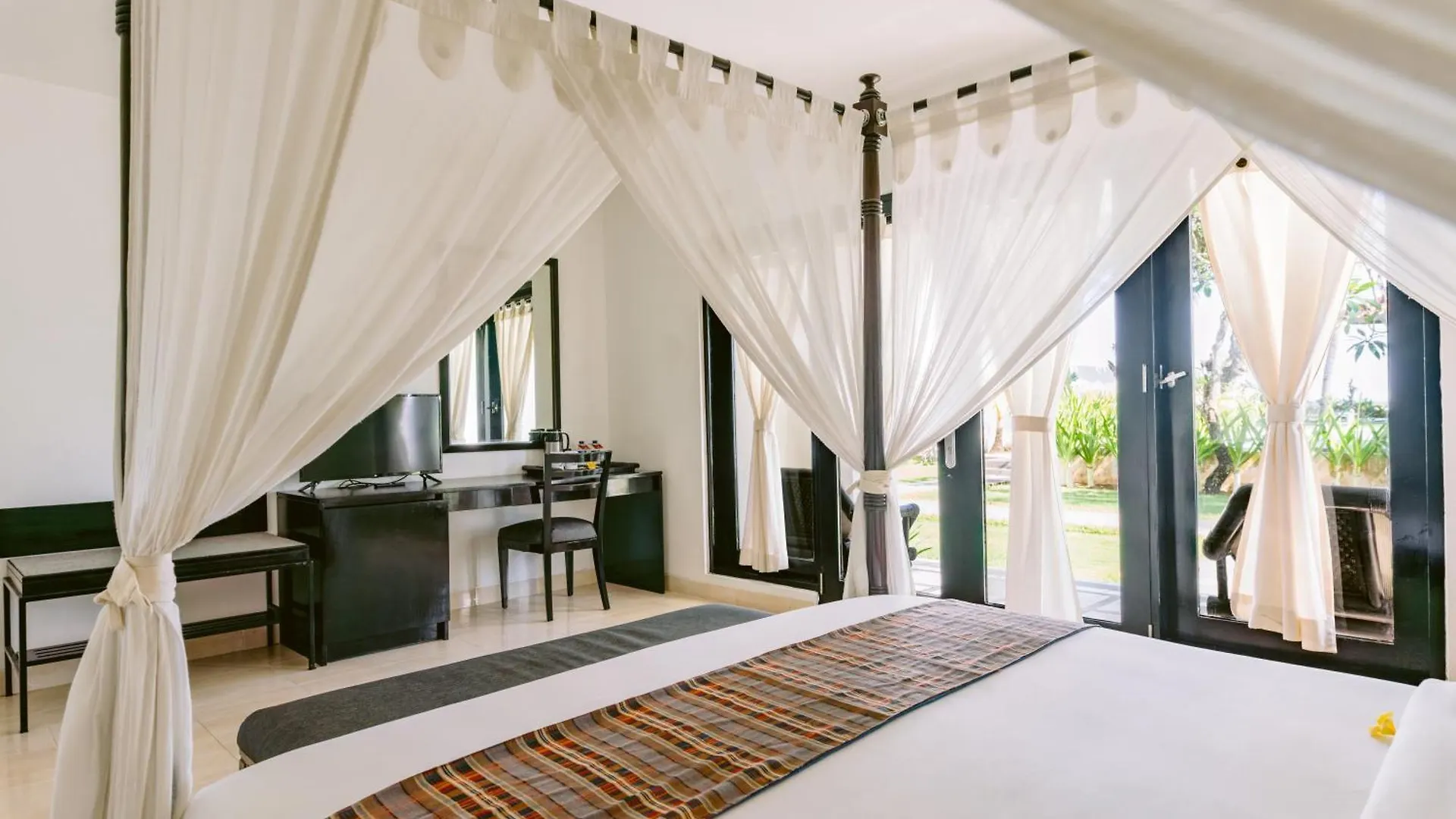 Legong Keraton Beach Hotel Canggu