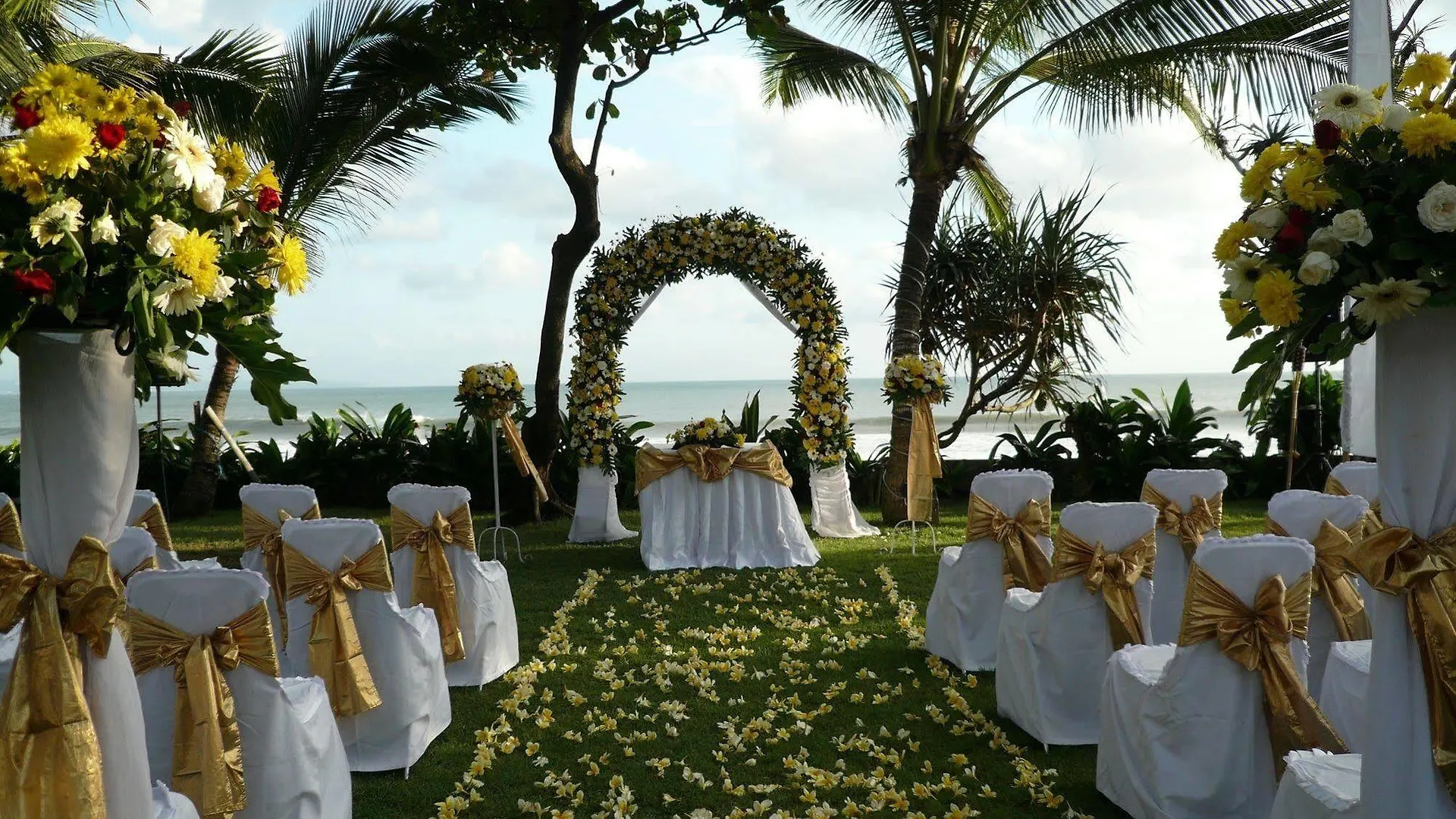 Legong Keraton Beach Hotel Canggu