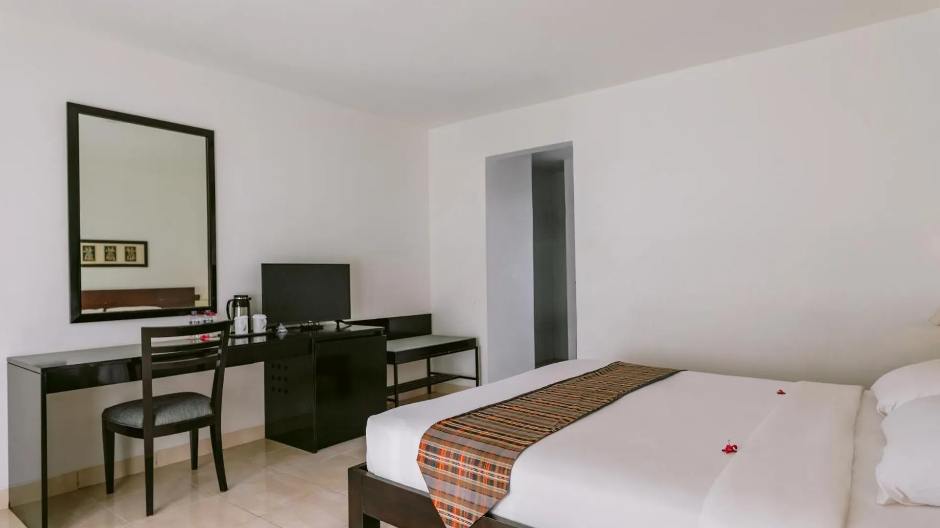 Legong Keraton Beach Hotel Чангу